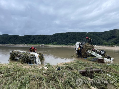 집중호우 속 원주서 실종된 노부부 수색