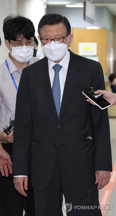 법정 출석하는 박삼구 전 회장
