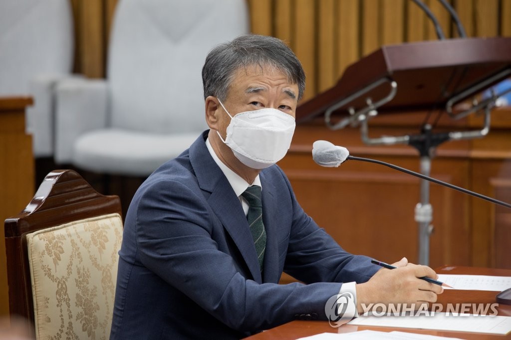 답변하는 오석준 대법관 후보자