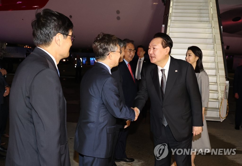 뉴욕 도착한 윤석열 대통령 내외