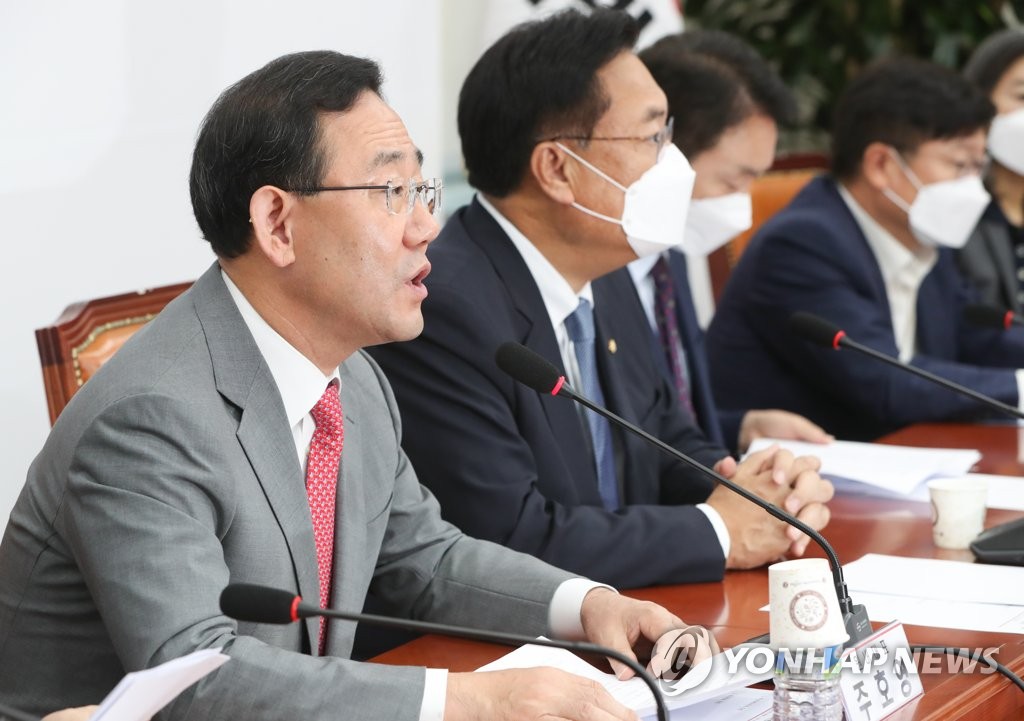 발언하는 주호영 원내대표