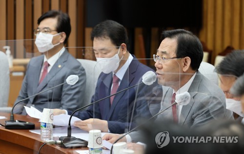 발언하는 주호영 원내대표