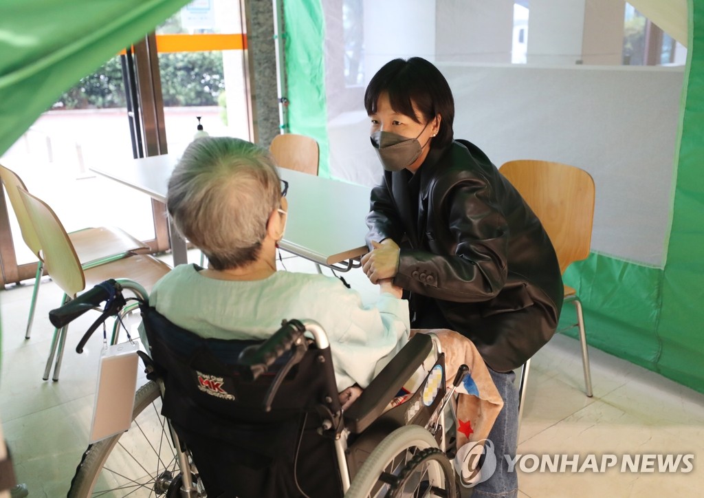 다시 시작된 대면 면회