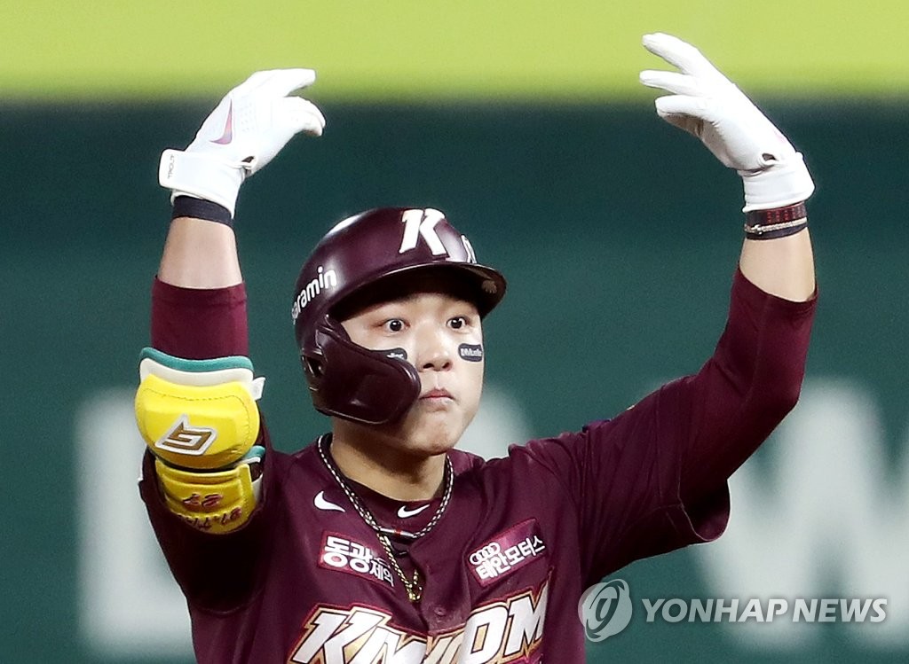 Kim Tae-jin of the Kiwoom Heroes celebrates his RBI double against the SSG Landers during the top of the sixth inning of Game 1 of the Korean Series at Incheon SSG Landers Field in Incheon, 30 kilometers west of Seoul, on Nov. 1, 2022. (Yonhap)