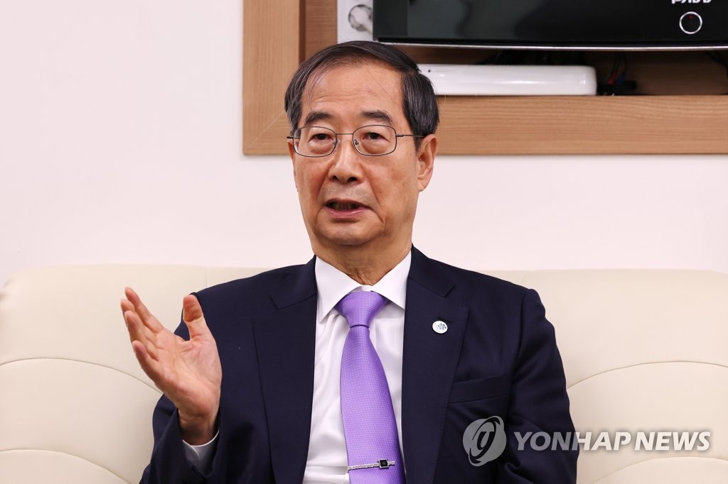 En la foto de archivo se muestra al primer ministro surcoreano, Han Duck-soo, hablando durante una conferencia de prensa, el 15 de noviembre de 2022, en la ciudad central de Sejong.