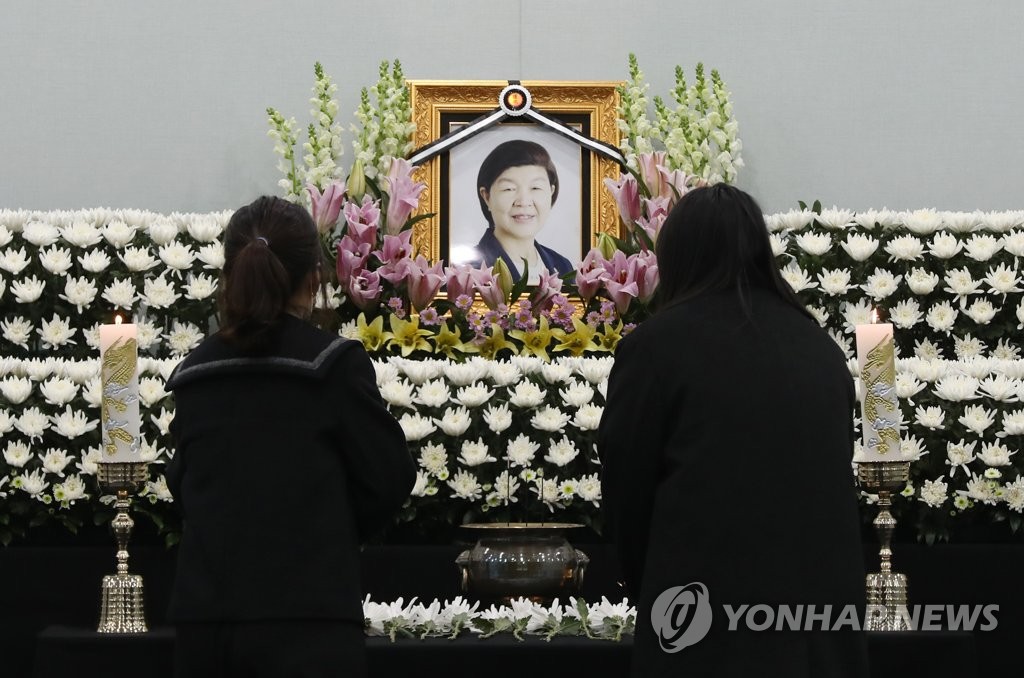 고 노옥희 울산교육감 추모 발길