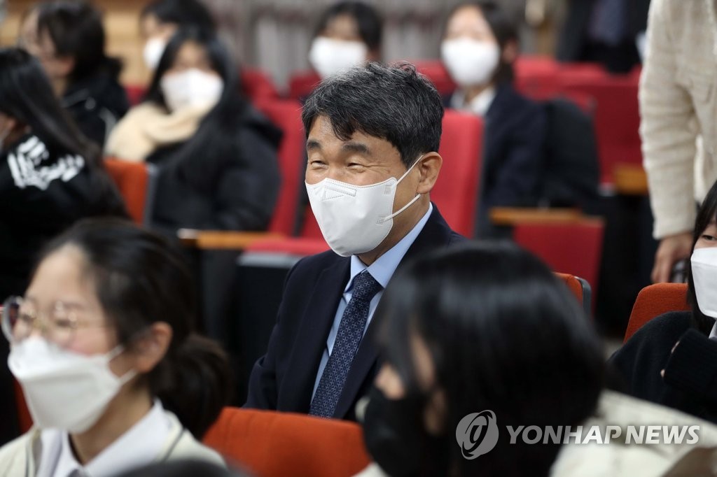 이주호 부총리, 대구여고서 청소년 마약 예방 교육 참관
