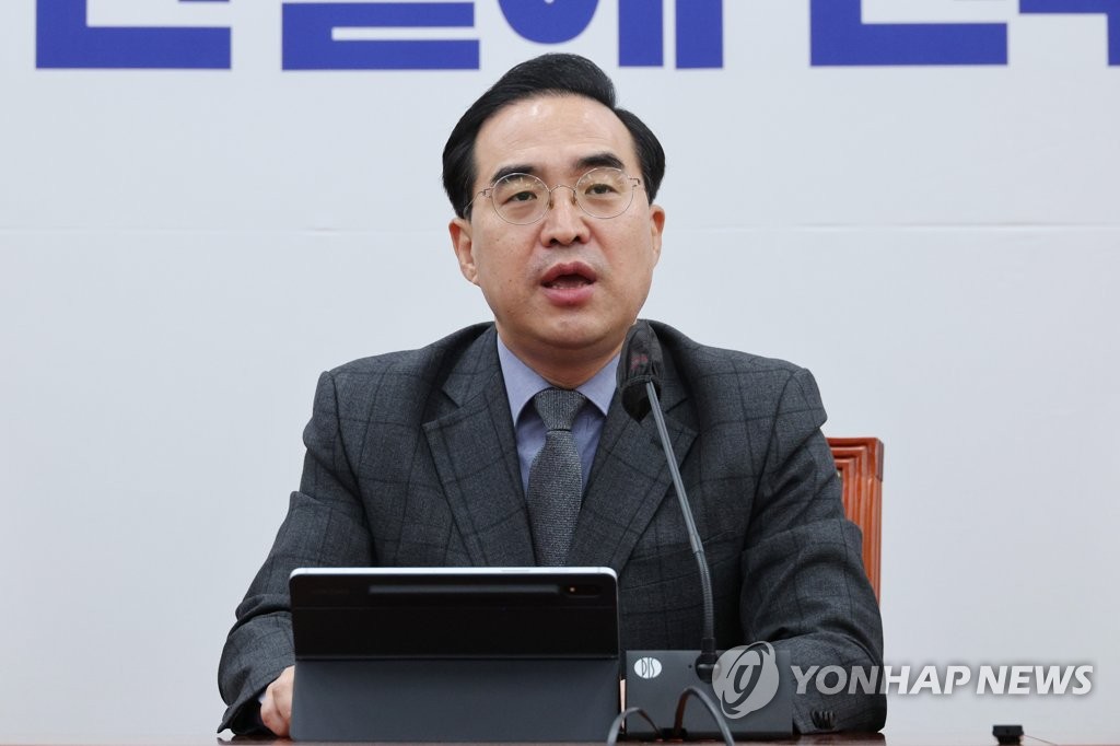 발언하는 박홍근 원내대표