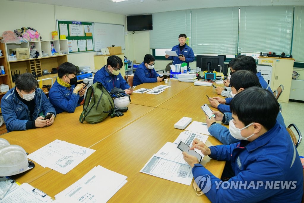 안전 실천 서약하는 현대중공업 직원들