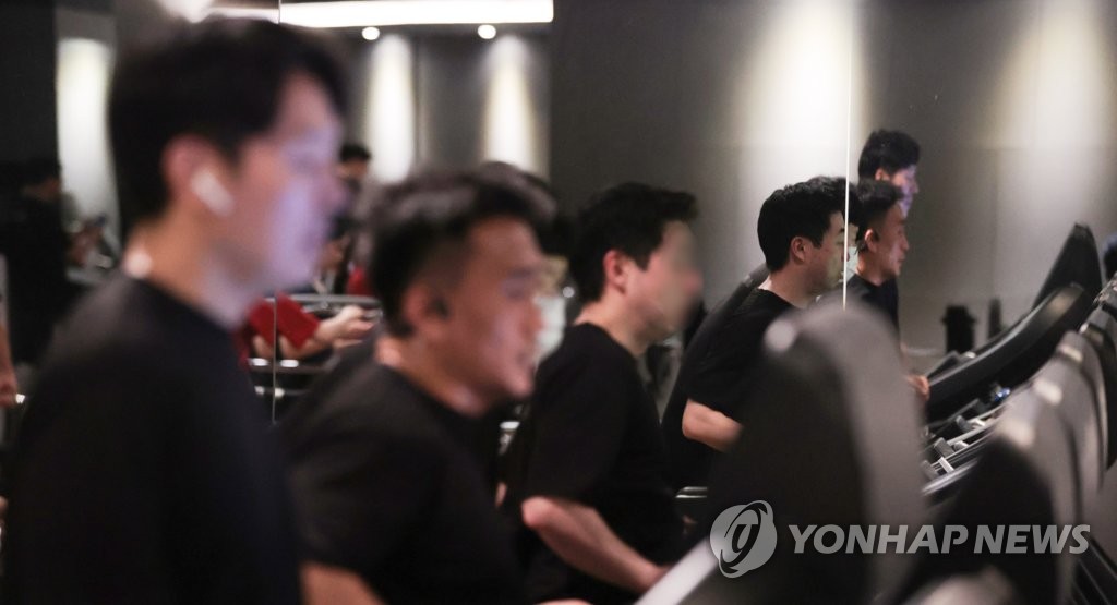 오늘부터는 마스크 벗고 운동
