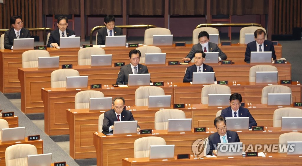 대정부 질문 참석한 국무위원