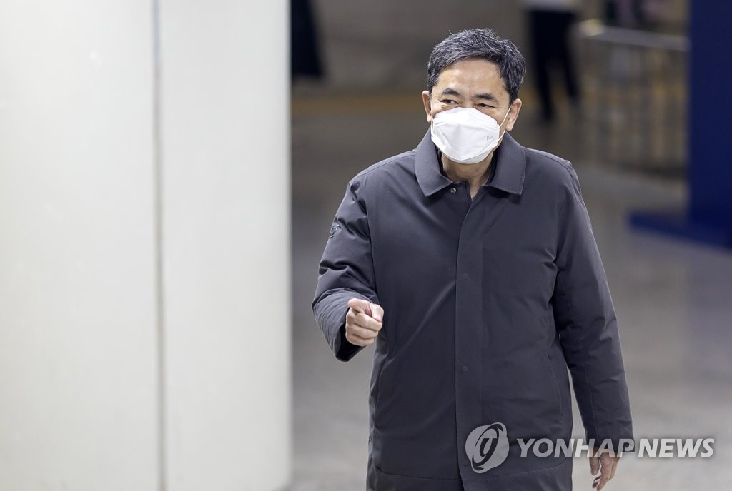 1심 선고 공판 출석하는 곽상도 전 의원