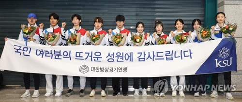 기념촬영하는 쇼트트랙 대표팀
