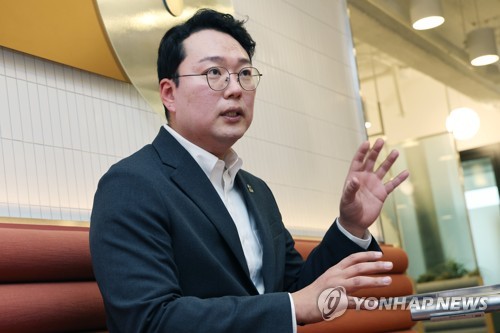 연합뉴스와 인터뷰하는 천하람