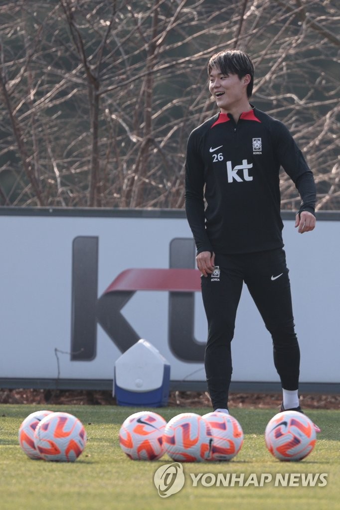 South Korean forward Oh Hyeon-gyu takes part in a training session for the men's national team at the National Football Center in Paju, some 30 kilometers northwest of Seoul, on March 20, 2023. (Yonhap)