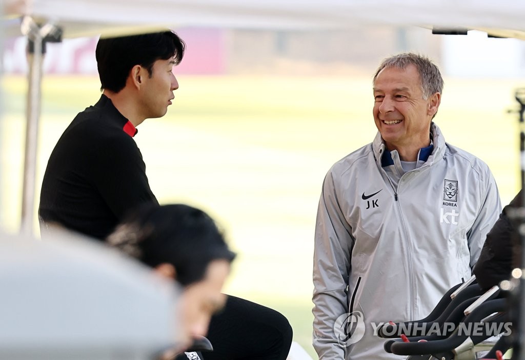 Son Heung-min et Klinsmann Son Heung-min et Klinsmann