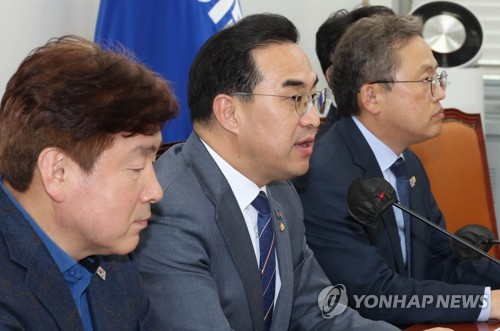 '검수완박' 헌재 판결관련 브리핑하는 박홍근 원내대표