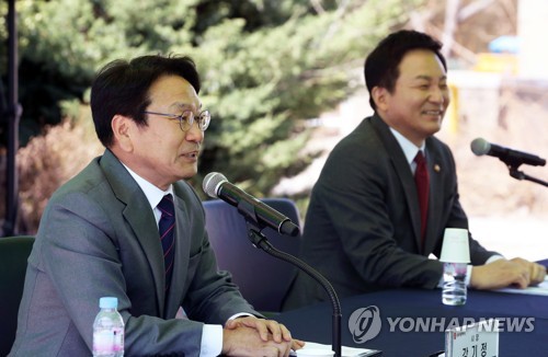 국토부-광주시 균형발전 현안 회의에서 발언하는 강기정 시장