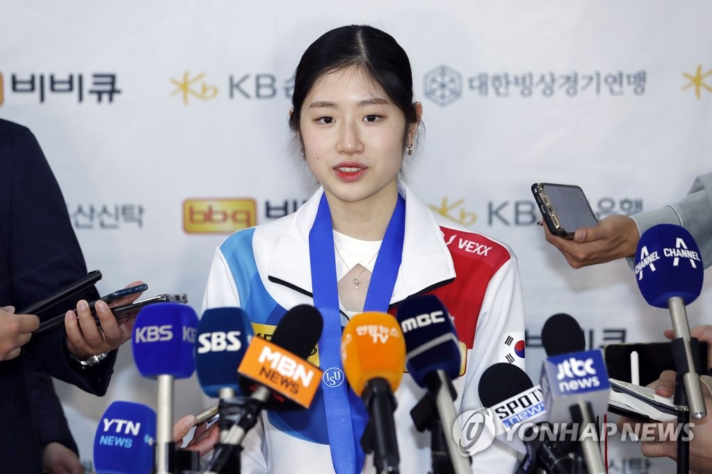 South Korean figure skater Lee Hae-in speaks to reporters at Gimpo International Airport in Seoul on March 27, 2023, after arriving home with a silver medal in the women's singles at the International Skating Union World Figure Skating Championships in Japan. (Yonhap)