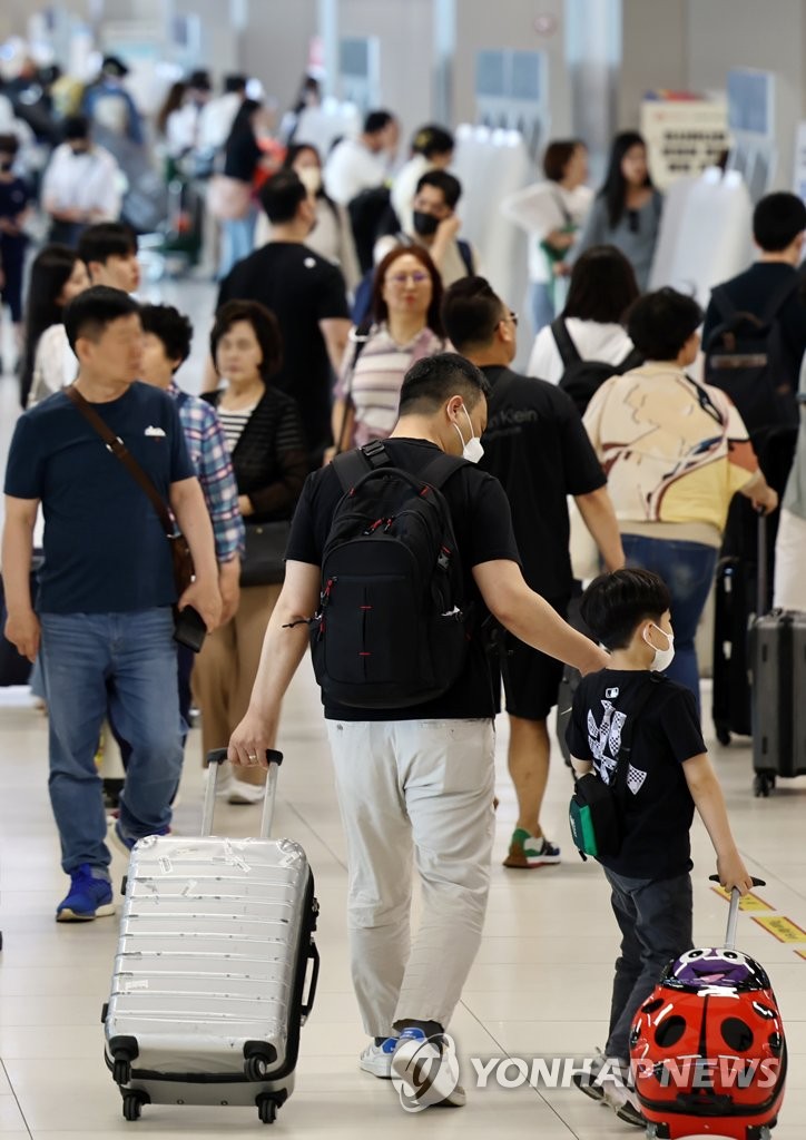 연휴 하루 앞둔 김포공항