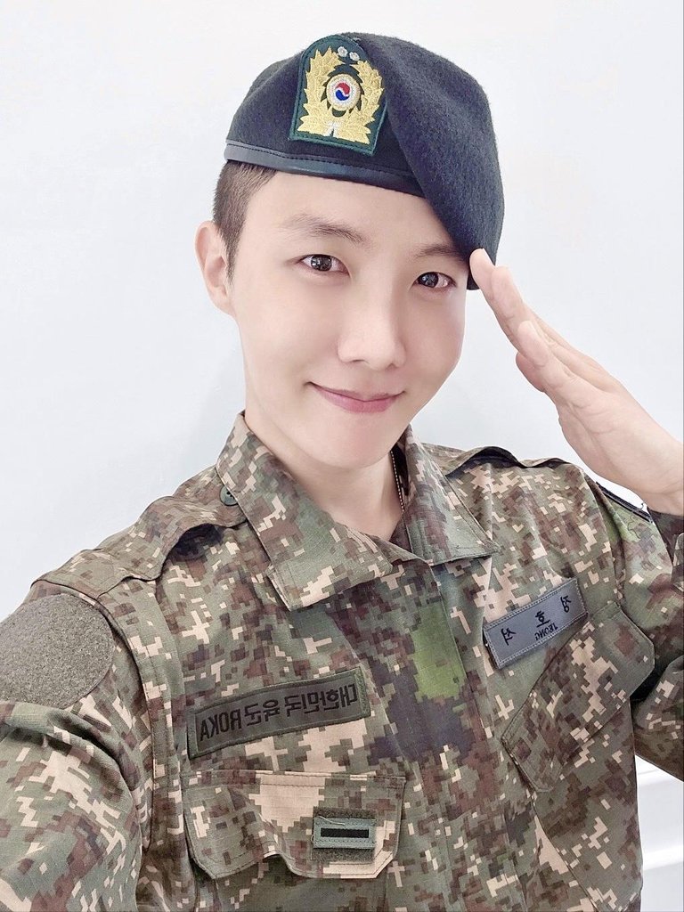 J-Hope de BTS es seleccionado como instructor militar auxiliar J-Hope de BTS es seleccionado como instructor militar auxiliar