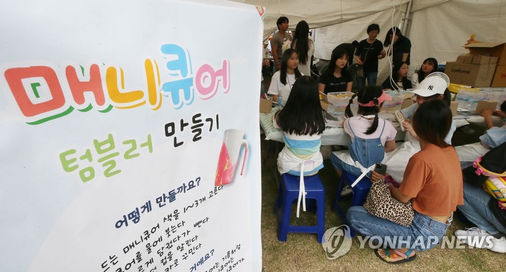 제주과학축전에 참여한 학생들
