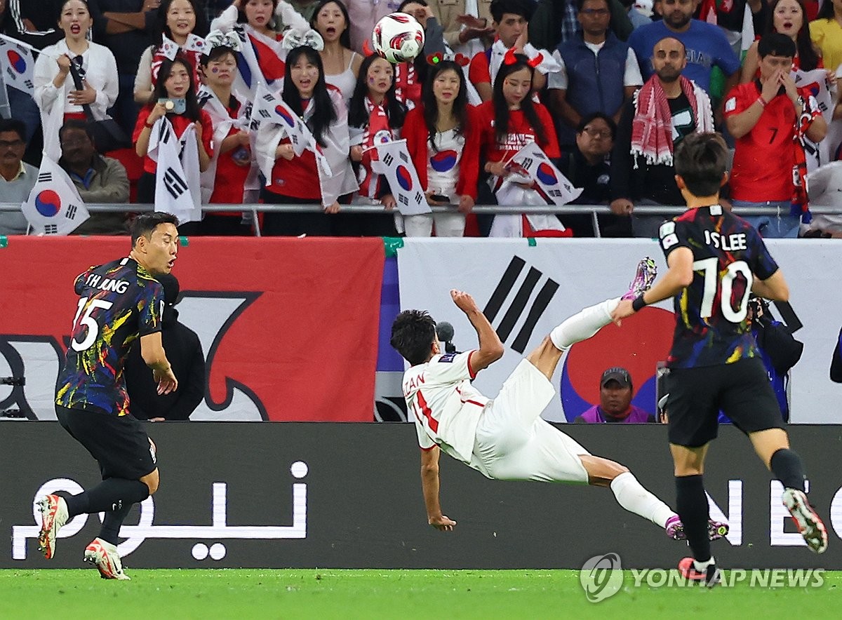 시저스킥 시도하는 야잔 알나이마트