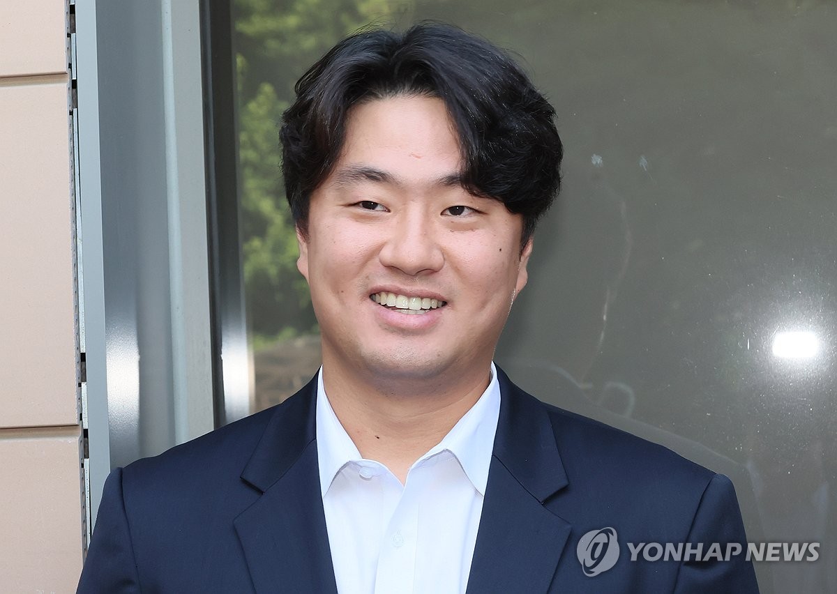 홀가분한 표정의 이영하, 항소심 무죄 판결