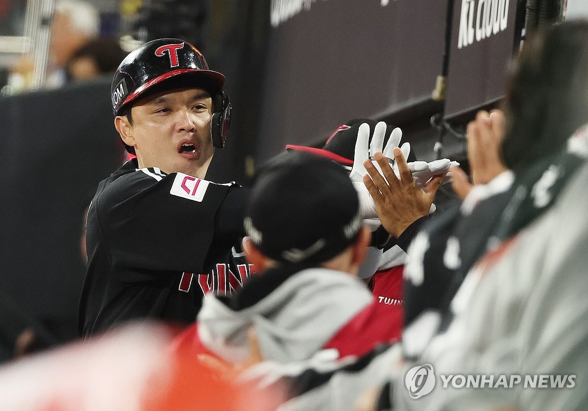 Park Dong-won of the LG Twins celebrates after hitting a solo home run against the KT Wiz during Game 3 of the first round in the Korea Baseball Organization postseason at KT Wiz Park in Suwon, Gyeonggi Province, on Oct. 8, 2024. (Yonhap)