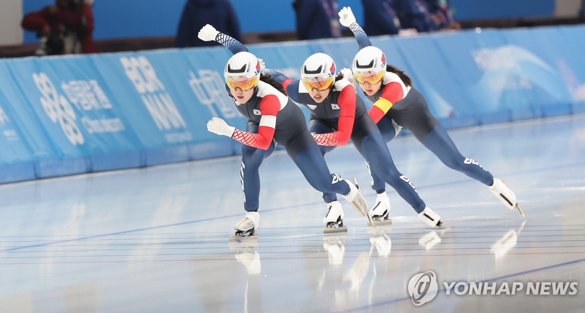 여자 팀 스프린트 출전한 김민지, 김민선, 이나현