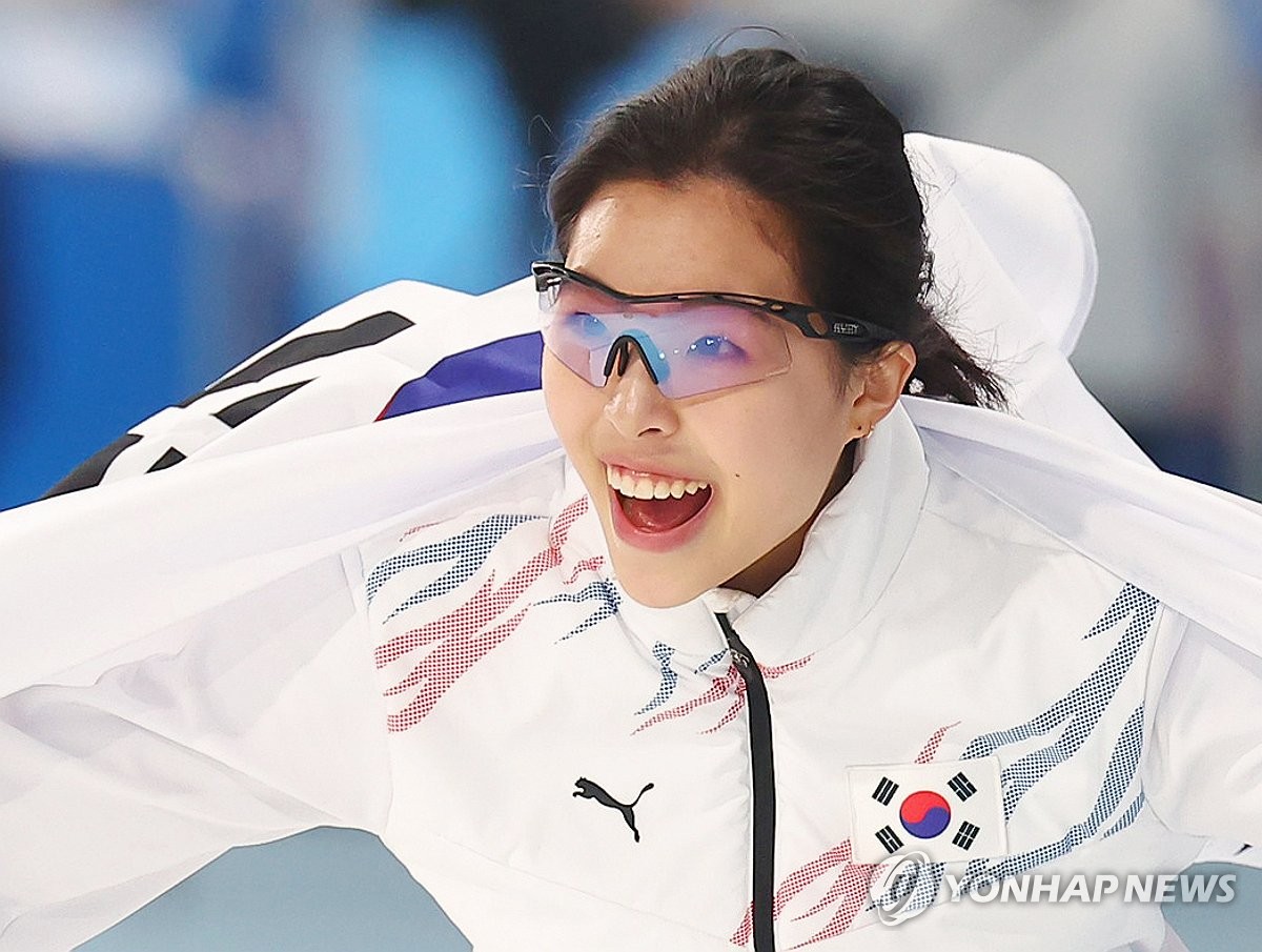 이나현, 빙속 1000m 동메달 미소