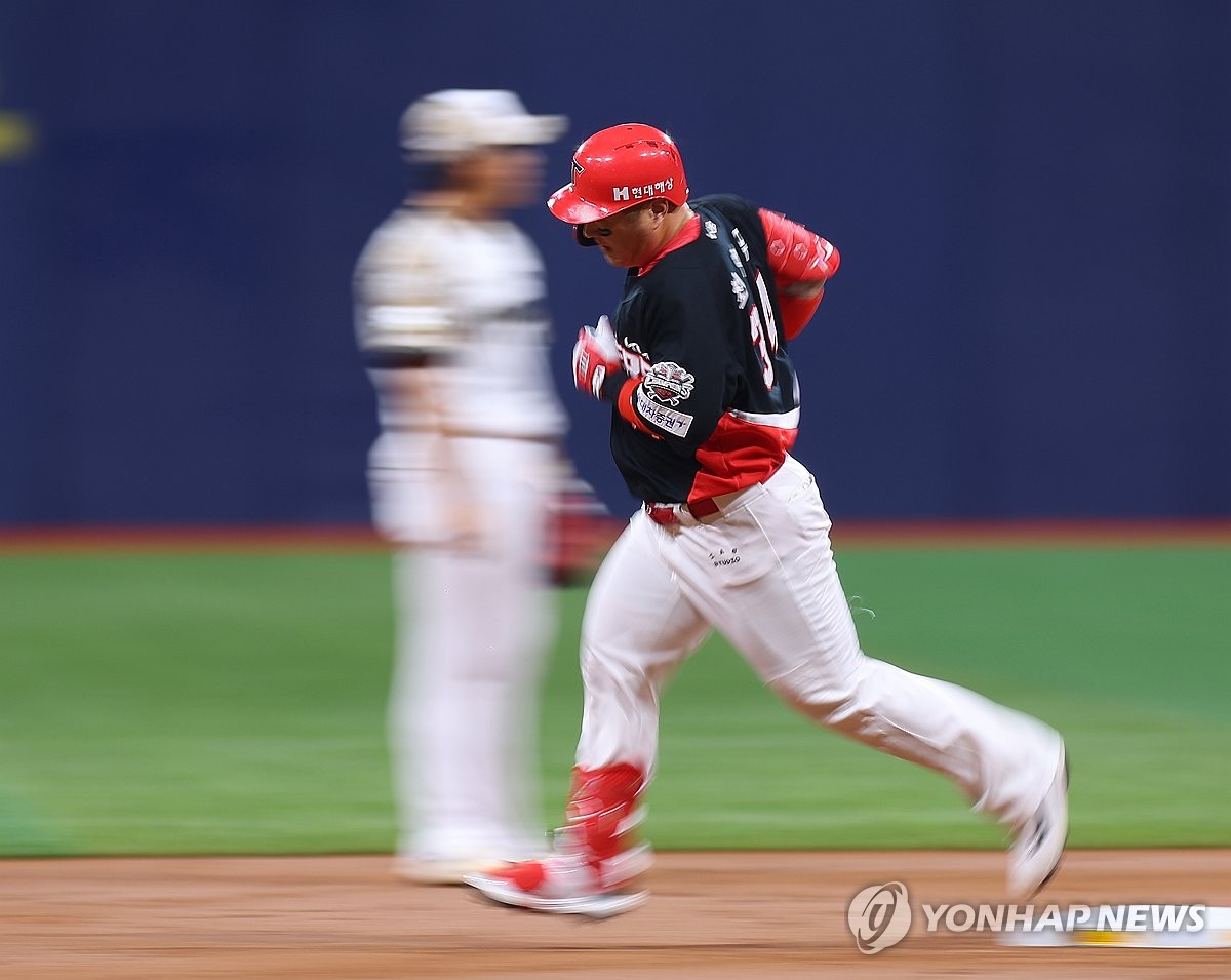 프로야구 최초 1천700타점 돌파 최형우, 가벼운 발걸음