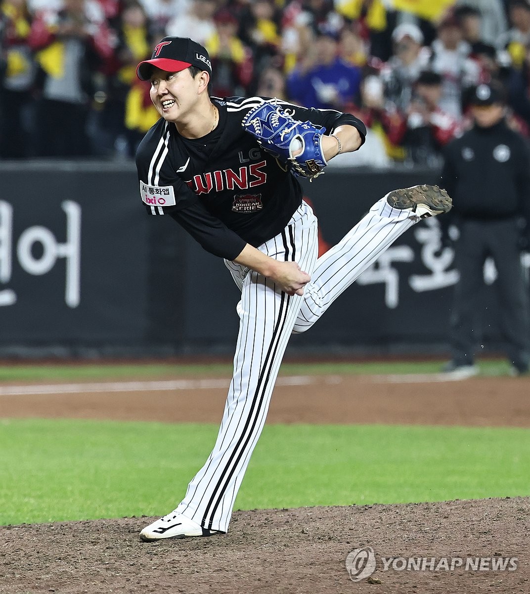 역투하는 LG 유영찬