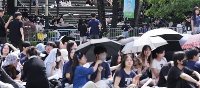인기 가수 콘서트장 된 대학 축제…치솟은 몸값에 '몸살'
