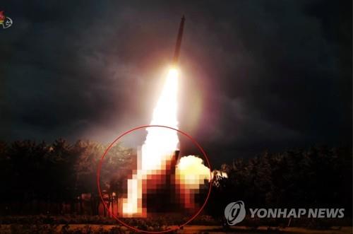 (جديد 2)الجيش الكوري الجنوبي: كوريا الشمالية تطلق صاروخين باليستيين قصيري المدي في اتجاه البحر الشرقي - 2