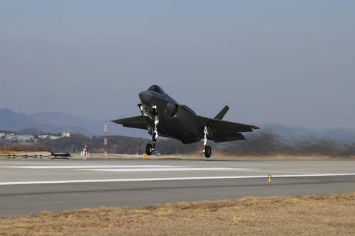 كوريا الجنوبية والولايات المتحدة تجريان تدريبات جوية مشتركة بمشاركة مقاتلات الشبح «F-22» و«F-35»‏