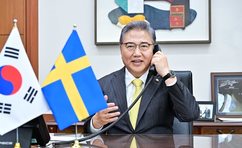وزير الخارجية يتبادل عبر الهاتف وجهات النظر مع وزير الخارجية السويدي حول الوضع في شبه الجزيرة الكورية
