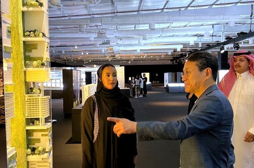 رئيس إل جي إلكترونيكس يزور معرض مدينة "نيوم" في السعودية - 1