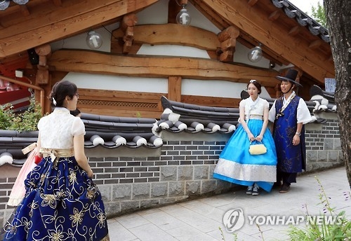 (Yonhap Feature) Jeonju Hanok Village, beautiful collaboration of tradition and modernity