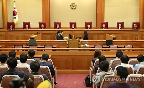 Park Han-cheol (C, rear), chief justice of the Constitutional Court, and the court's justices are seated at the court in Seoul on Sept. 29, 2016. (Yonhap)
