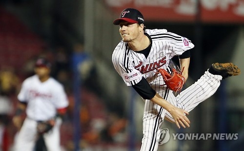 In this file photo taken on Oct. 2, 2015, Lucas Harrell, then pitching for the LG Twins, throws a pitch against the Hanwha Eagles in their Korea Baseball Organization game at Jamsil Stadium in Seoul. (Yonhap)