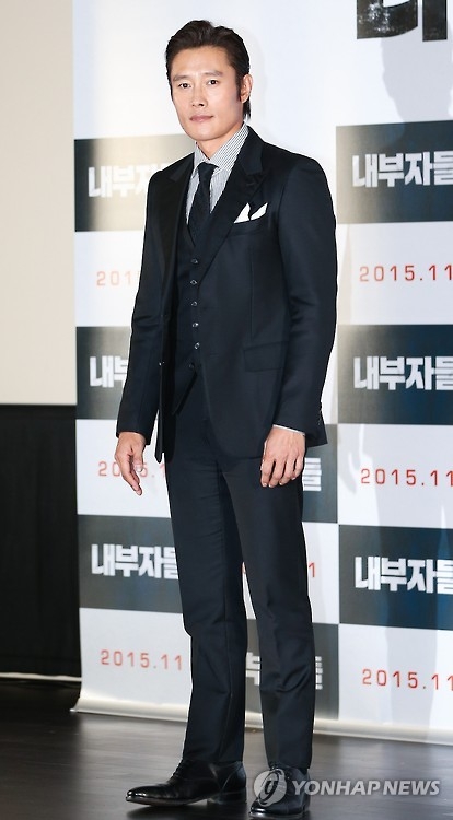 South Korean actor Lee Byung-hun poses for a photo during a publicity event in Seoul for the political thriller "Inside Men" on Nov. 2, 2015. (Yonhap) 