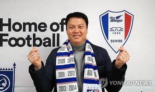 In this photo provided by Suwon Samsung Bluewings on Jan. 2, 2017, Suwon's new goalkeeper coach Lee Woon-jae poses for a photo. (Yonhap)