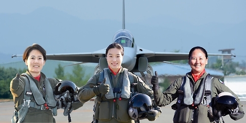 This photo provided by the Air Force shows Maj. Park Ji-won, Maj. Park Ji-yeon and Maj. Ha Jung-mi (from L to R), three pilots who have been recently appointed as the country's first female vice commanders of fighter squadrons. (Yonhap)