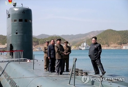 Corée du Nord : sous-marin lance-missile balistique - Page 2 AEN20170106010500315_01_i_P2