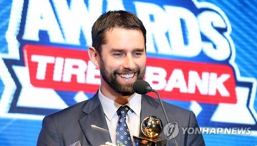 In this file photo taken on Nov. 14, 2016, Dustin Nippert of the Doosan Bears smiles after receiving the Korea Baseball Organization MVP trophy at a ceremony in Seoul. (Yonhap)