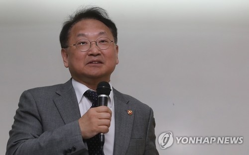 S. Korea's finance minister calls for stronger restructuring