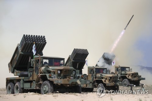 South Korean Army's artillery unit fires a rocket from a 130mm Kooryong multiple rocket launcher during a live-fire drill in Gosong, Gangwon Province, on April 4, 2017. (Yonhap)