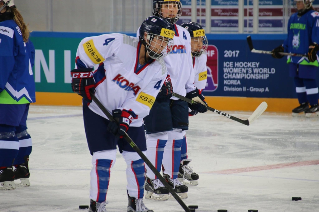 In this photo provided by the Korea Ice Hockey Association, Randi Griffin of South Korea warms up before facing Slovenia at the International Ice Hockey Federation (IIHF) Women's World Championship Division II Group A at Kwandong Hockey Centre in Gangneung, Gangwon Province, on April 2, 2017. (Yonhap)