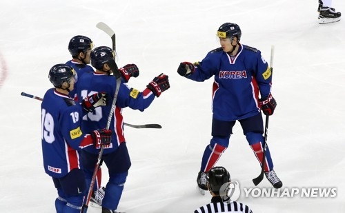 Men's nat'l hockey team departs for site of world championship